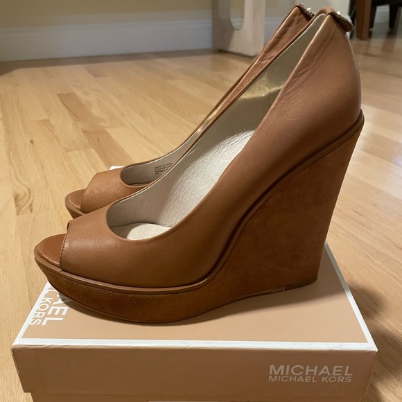 Michael Kors Wedge - Picture 3 of 7